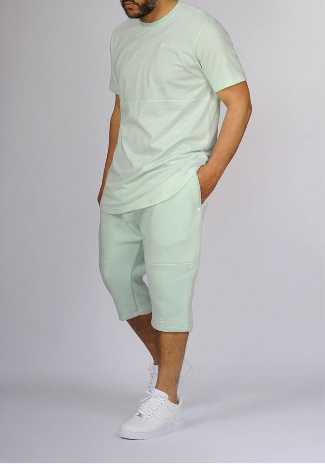Photo de l'ensemble été SAYF pastel de face short en dessous du genoux