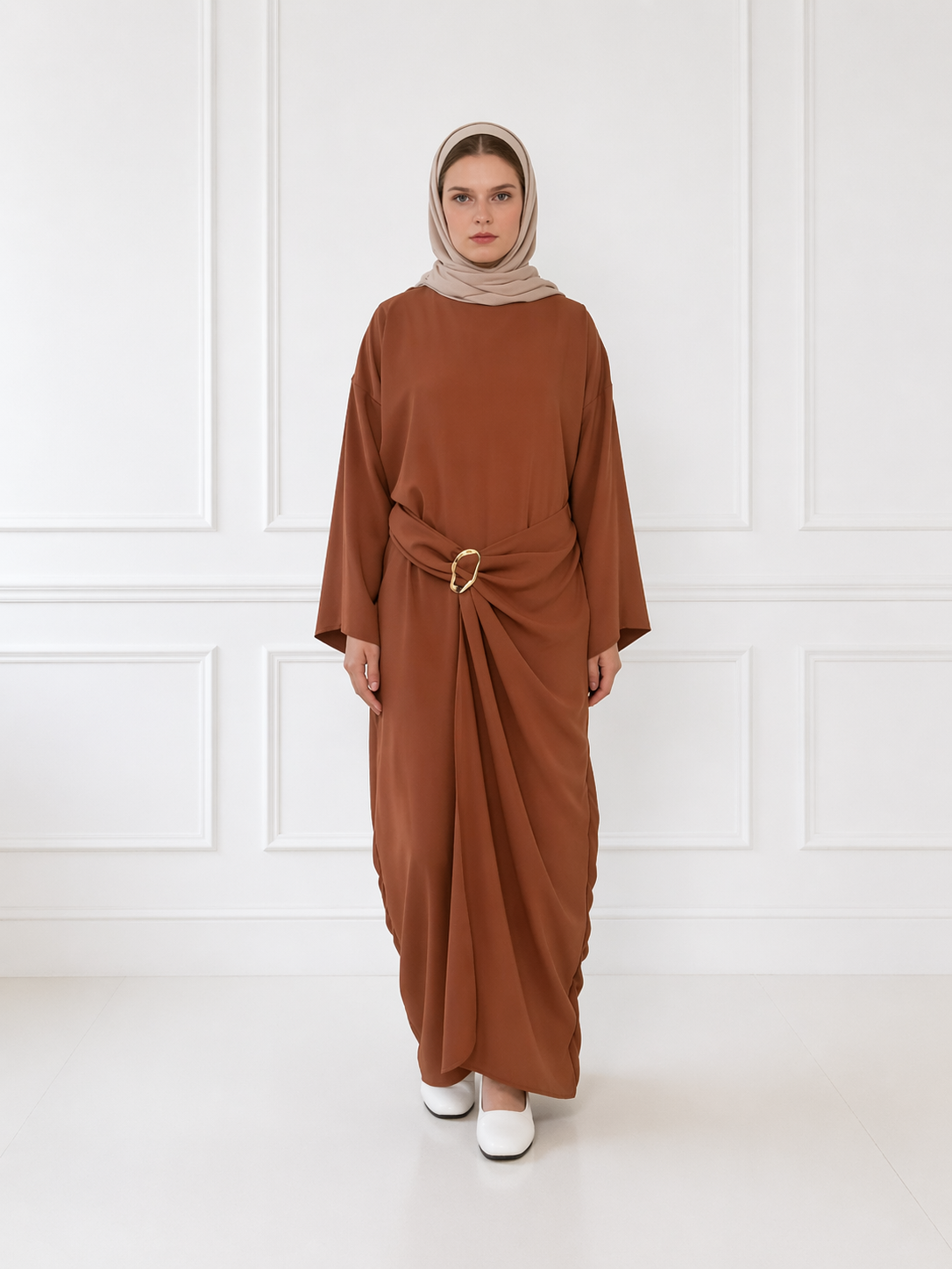 Abaya robe boucle ceinturée en Jazz brun, Légèreté et style