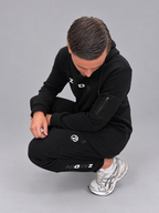 Ensemble Jogging sarouel ZAYDÎN Original Noir photo accroupi