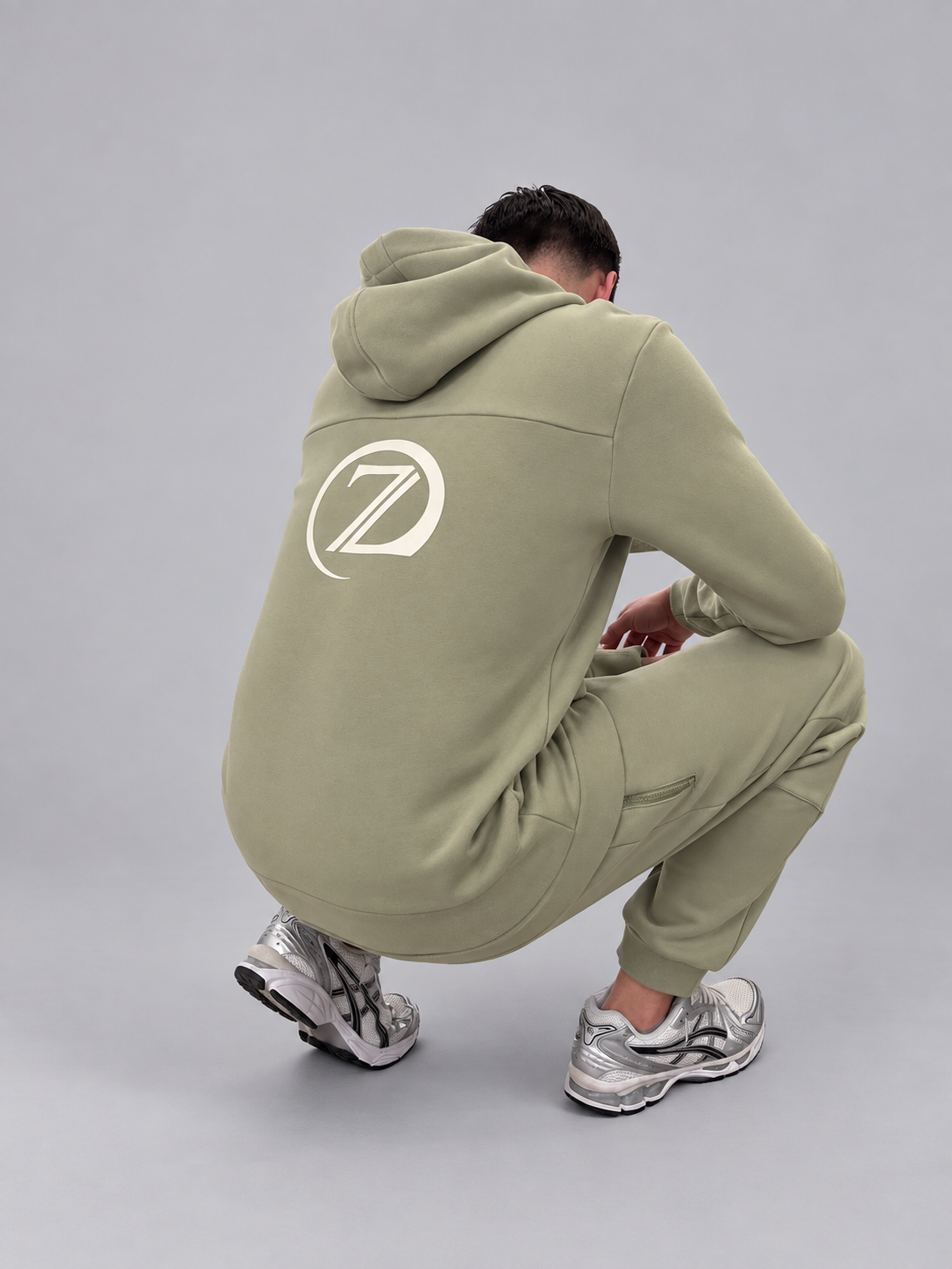 Ensemble Jogging sarouel ZAYDÎN Orignal Vert accroupi de dos