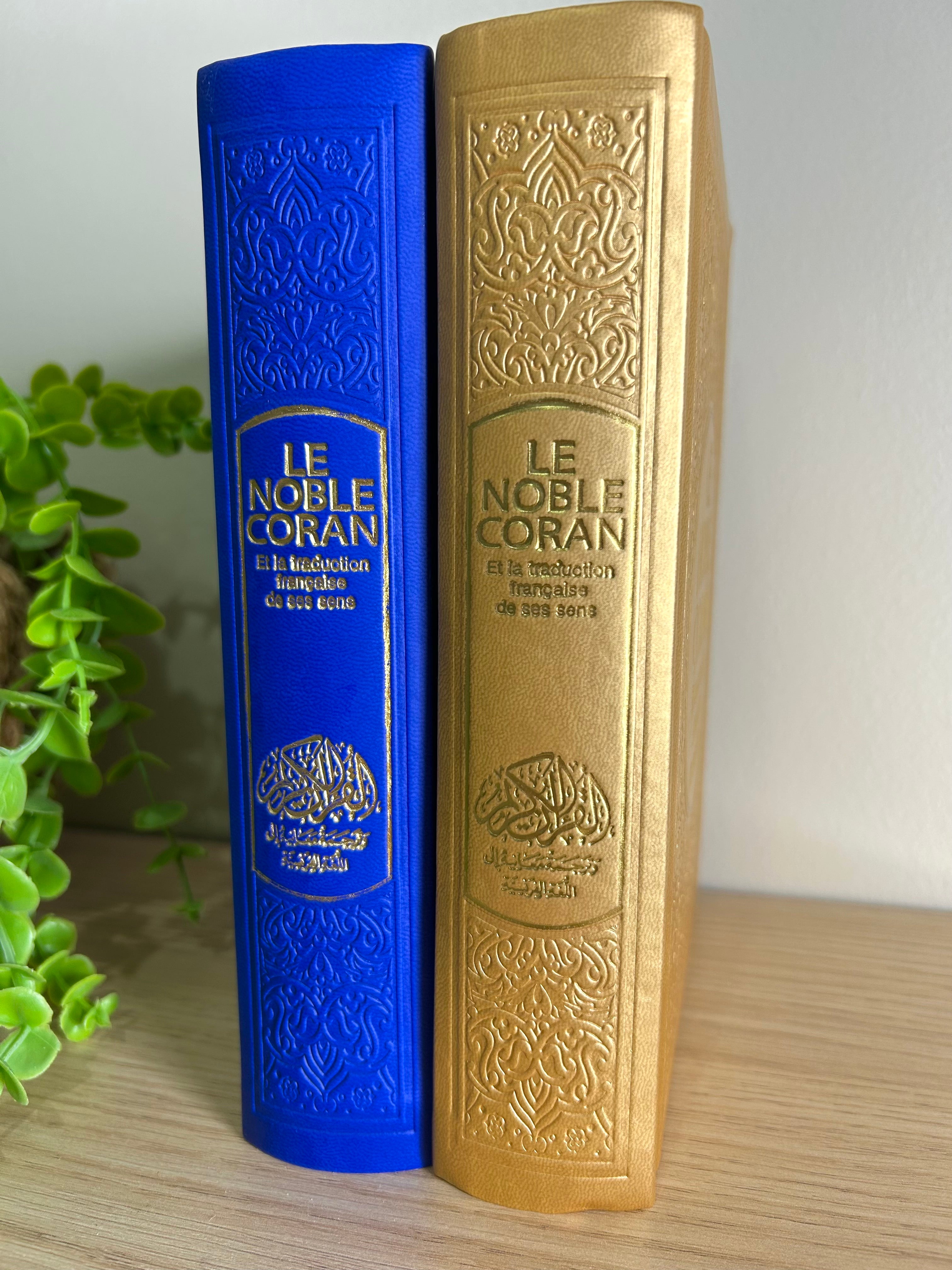 Vue de la tranche complète du Noble Coran arabe et français doré et bleu roi - édition reliée de qualité - ZAYDÎN