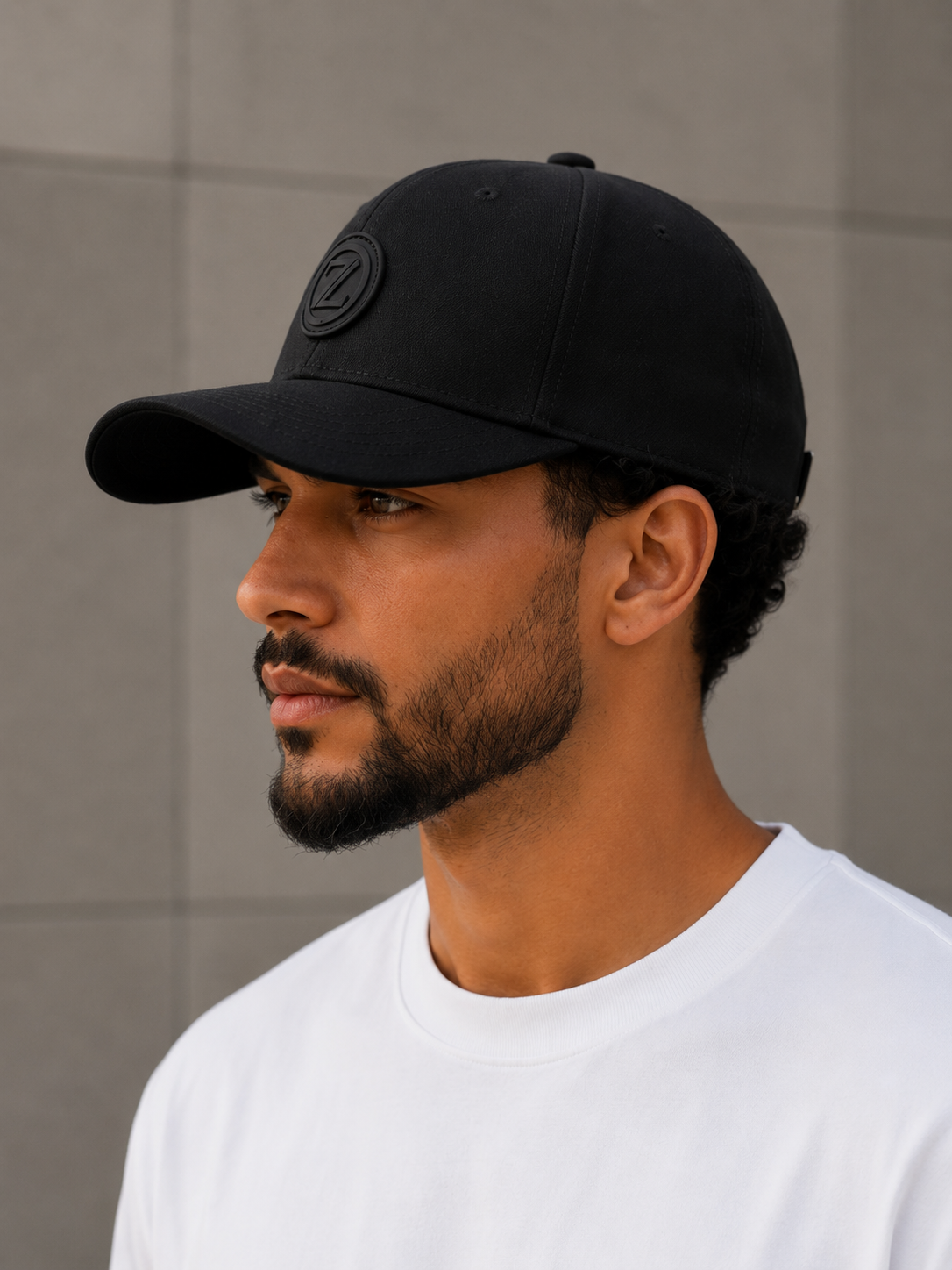 Mannequin avec la casquette ZAYDÎN Original Midnight noire de profil