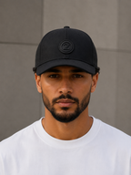 Mannequin avec la casquette ZAYDÎN Original Midnight noire