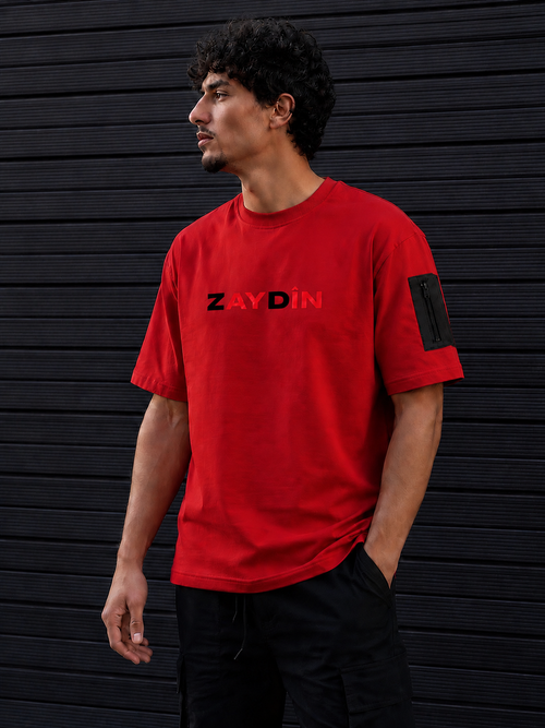 Mannequin avec le t-shirt ZAYDIN rouge et noir Red Shadow