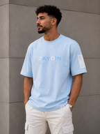 Mannequin avec t-shirt bleu ciel et blanc original ZAYDÎN Skyline