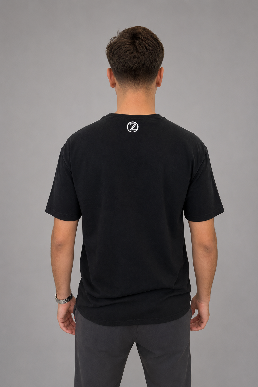 Mannequin de dos avec le T-shirt Original ZAYDÎN Shadow noir