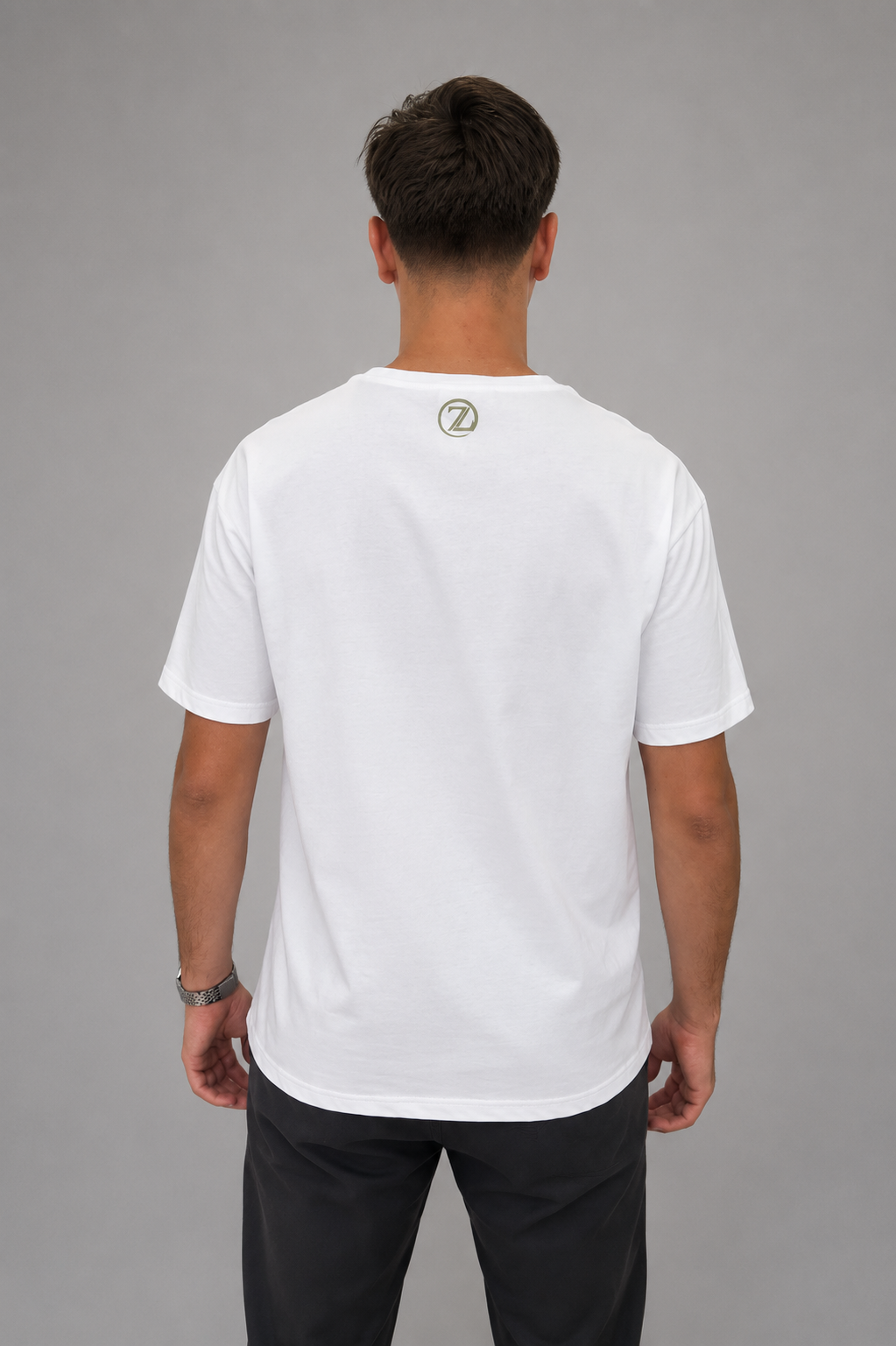 Mannequin de dos portant le t-shirt Orignal ZAYDÎN Ivory blanc