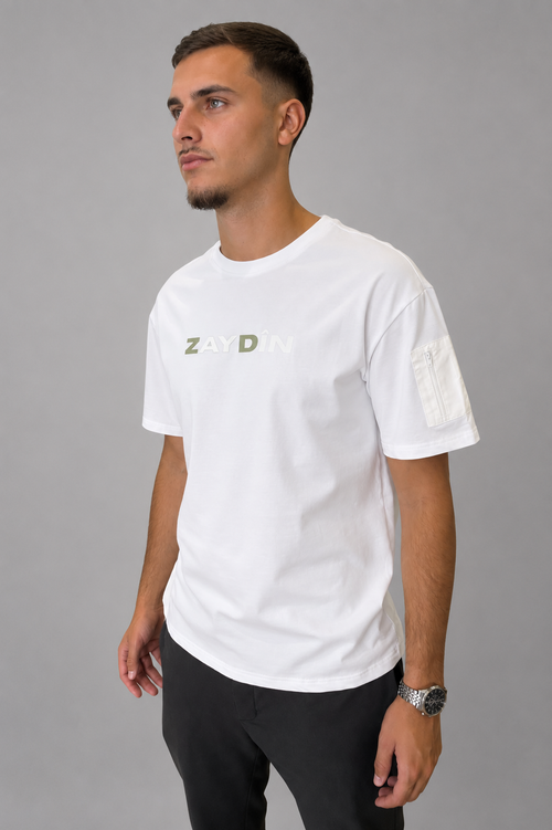 Mannequin portant le t-shirt Orignal ZAYDÎN Ivory blanc