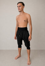 Photo d'un mannequin homme avec le Sarouel de bain ZAYDÎN phantom noir 