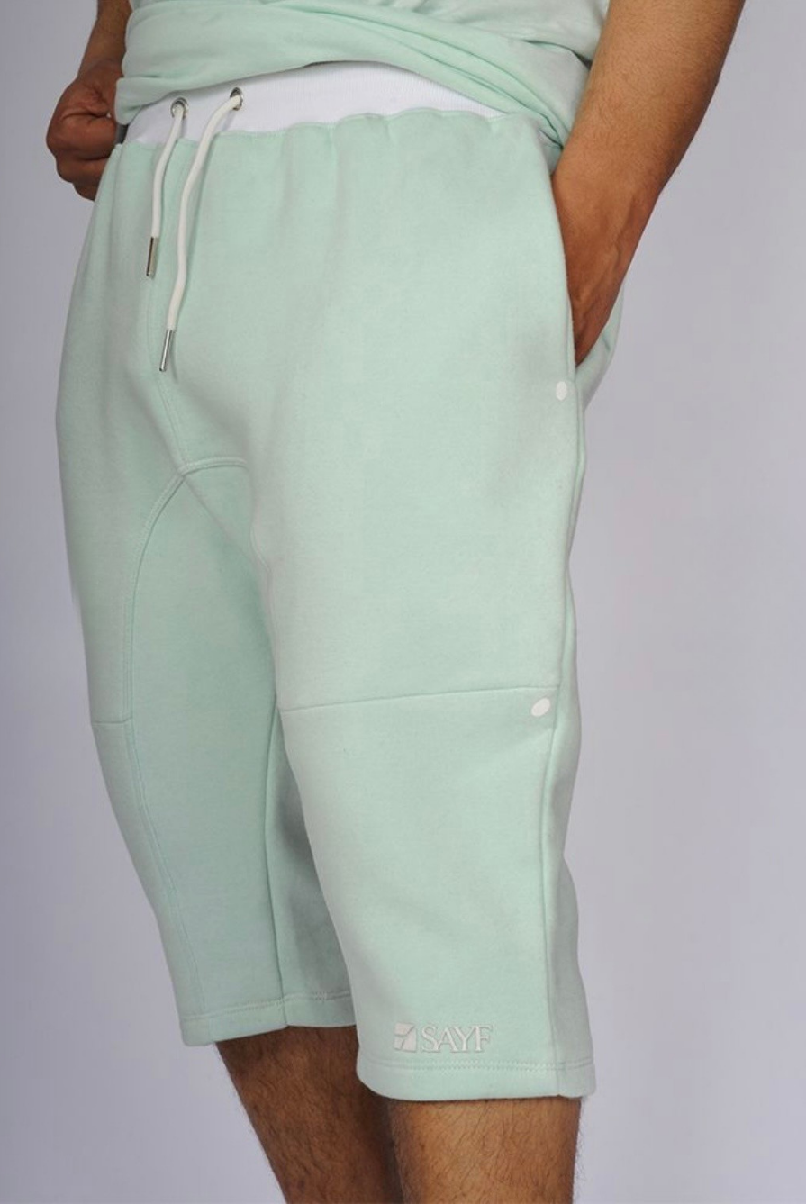 Photo ensemble SAYF été Pastel de face zoom sur le short disponible en boutique ZAYDÎN à istres, provence