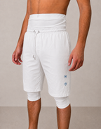 Photo zoom d'un mannequin avec le sarouel de bain ZAYDÎN Azure Wave blanc