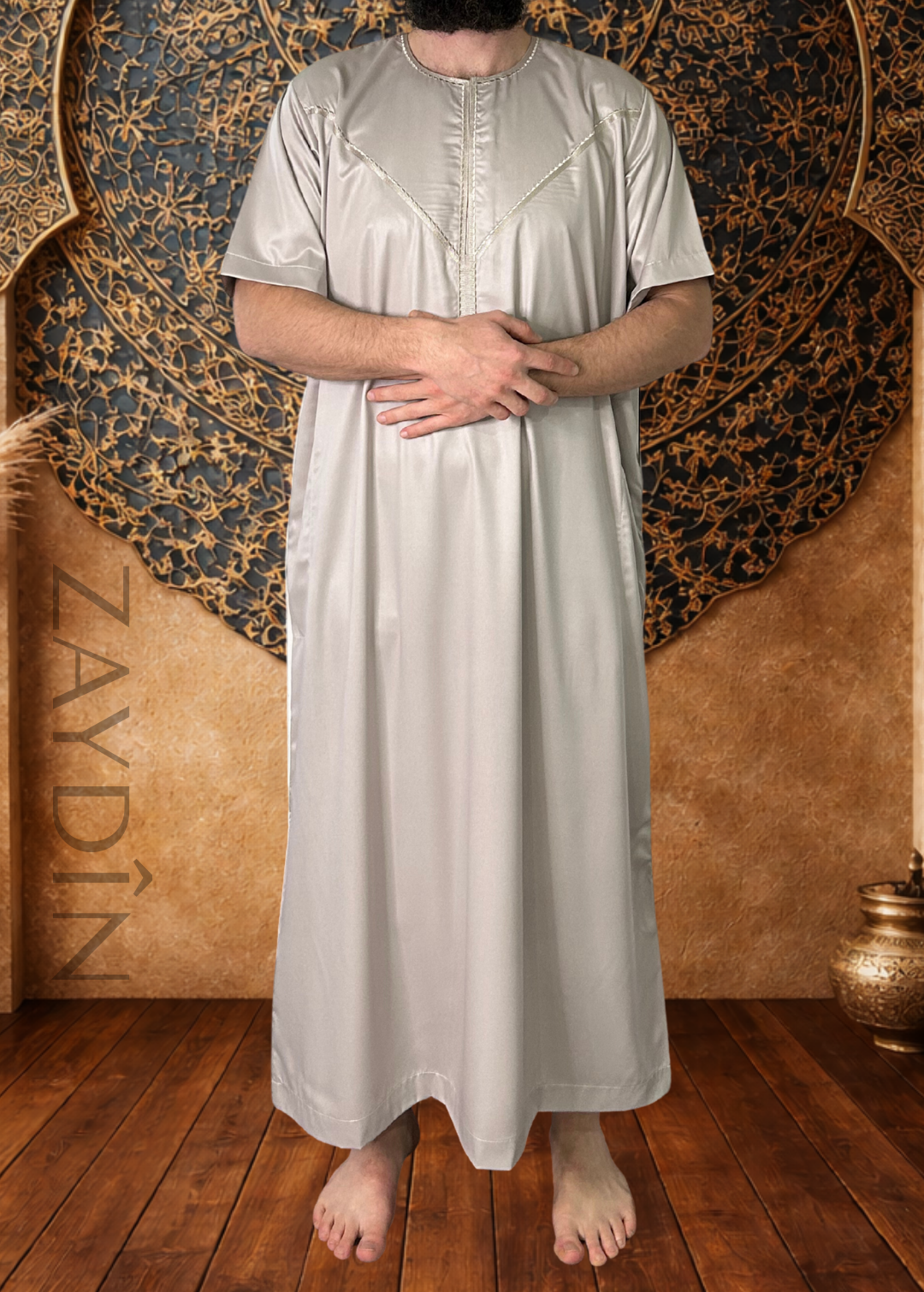 Qamis Atlas Jazairi beige manches courtes ZAYDÎN élégant et confortable pour homme, idéal pour la prière quotidienne, Jumu'a ou idée cadeau pour l'Aïd