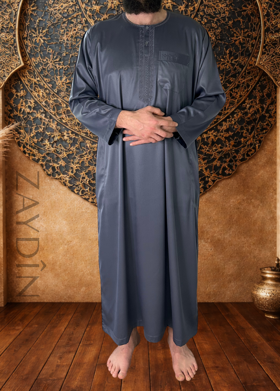 Qamis Atlas gris foncé manches longues par ZAYDÎN élégant et confortable pour homme, idéal pour la prière quotidienne, Jumu'a et pour les fêtes de l'Aïd