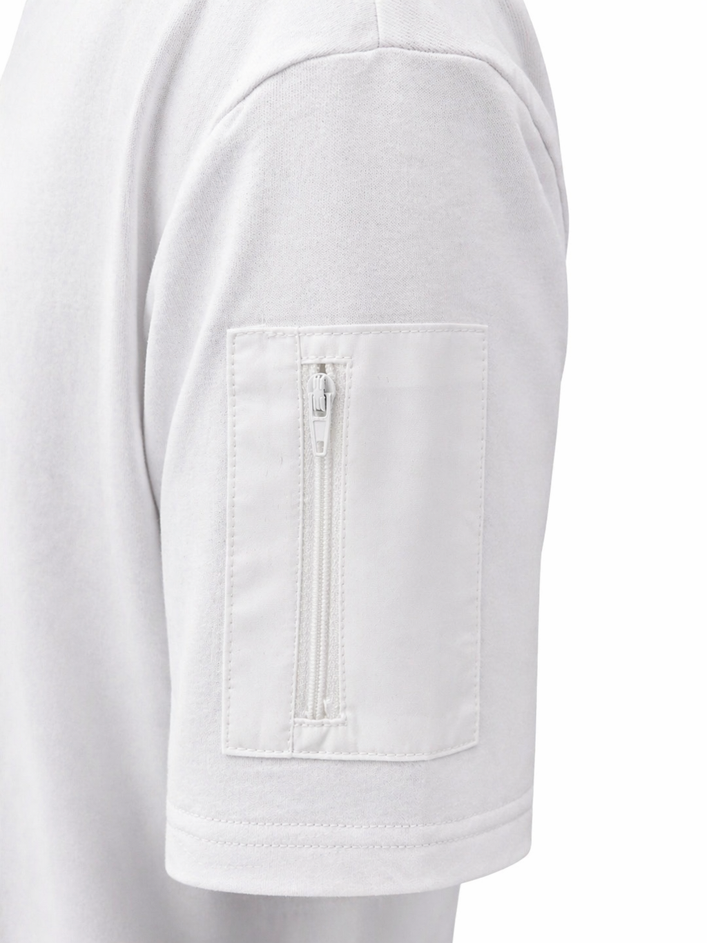 T shirt Original ZAYDÎN blanc de côté zoom sur la poche du bras gauche 100% coton ultra confortable 