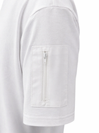 T shirt Original ZAYDÎN blanc de côté zoom sur la poche du bras gauche 100% coton ultra confortable 