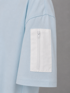 Zoom sur la poche du t-shirt bleu ciel zaydin