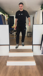 Video du mannequin défilant avec le t-shirt Original ZAYDÎN noir t-shirt 100% coton premium