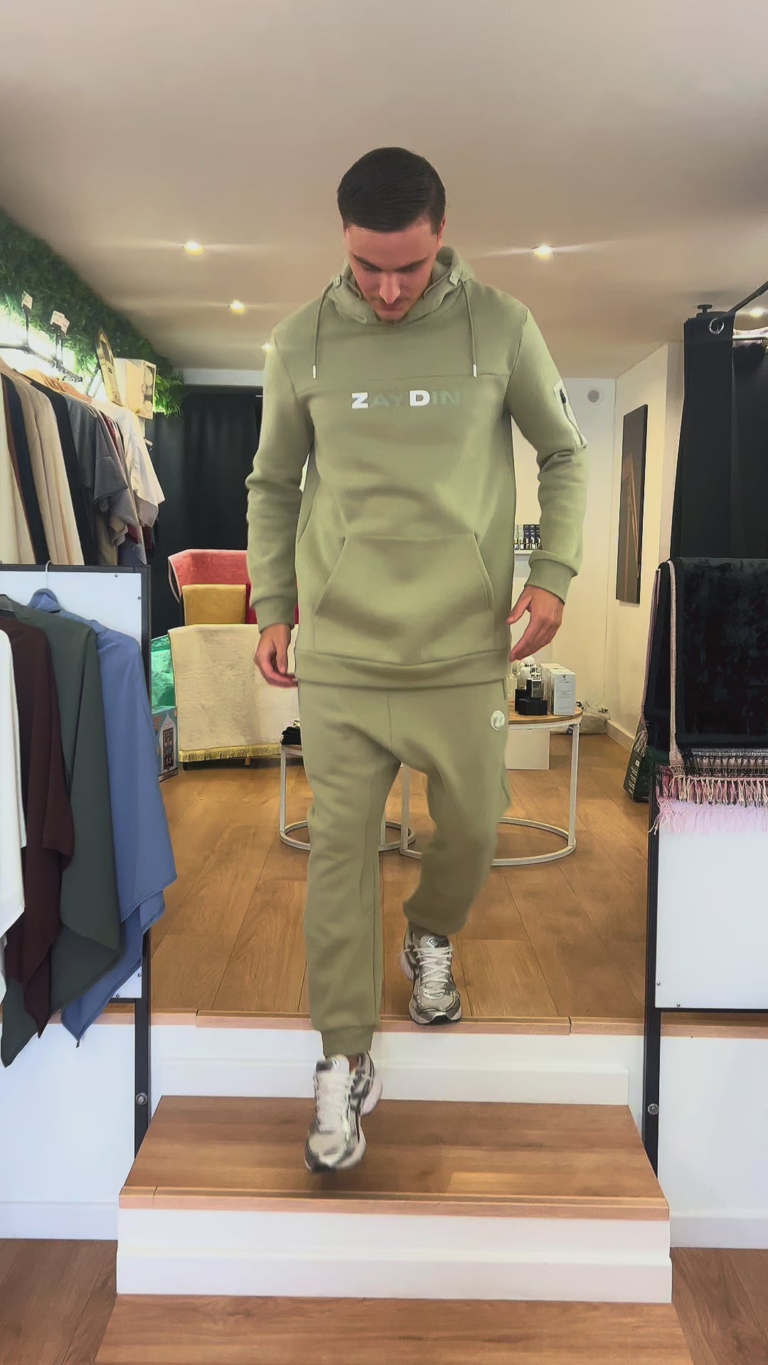 Vidéo démonstrative de l'ensemble jogging sarouel ZAYDÎN Original