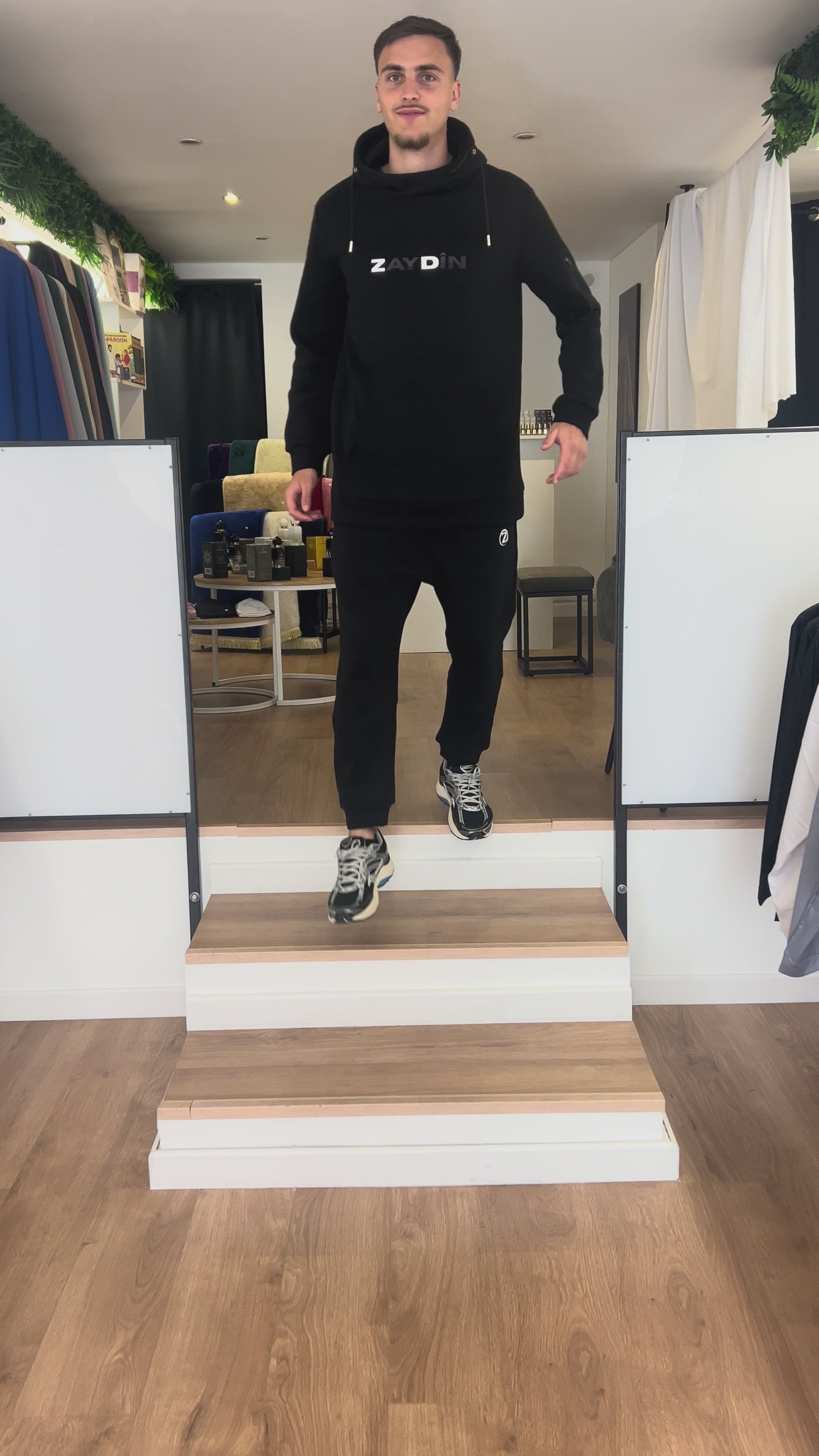 Video de l'ensemble jogging Original ZAYDÎN noir 100% Coton ultra confortable 